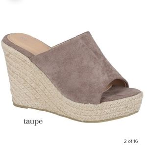 Chic Slip on Espadrille Wedges - taupe
NEW!
